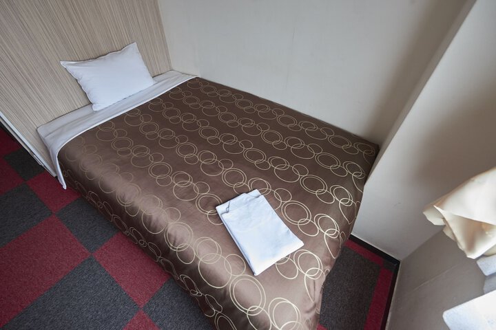 Room 12 of 34