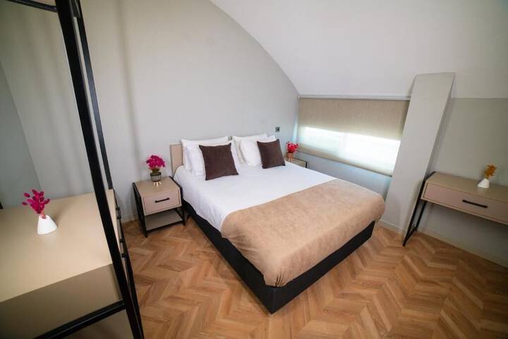 Room 4 of 43