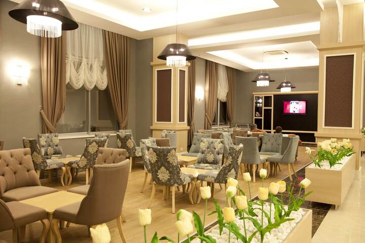 Ballroom/Hall 92 of 109