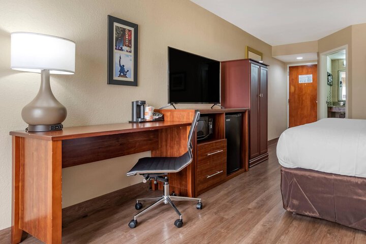 Room 15 of 34