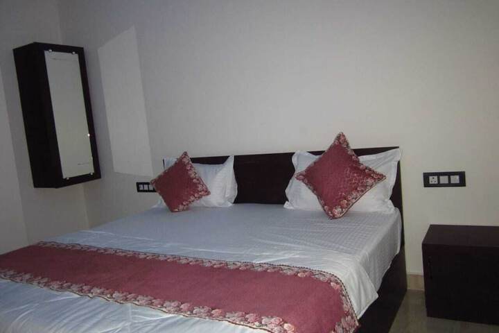 Room 4 of 15