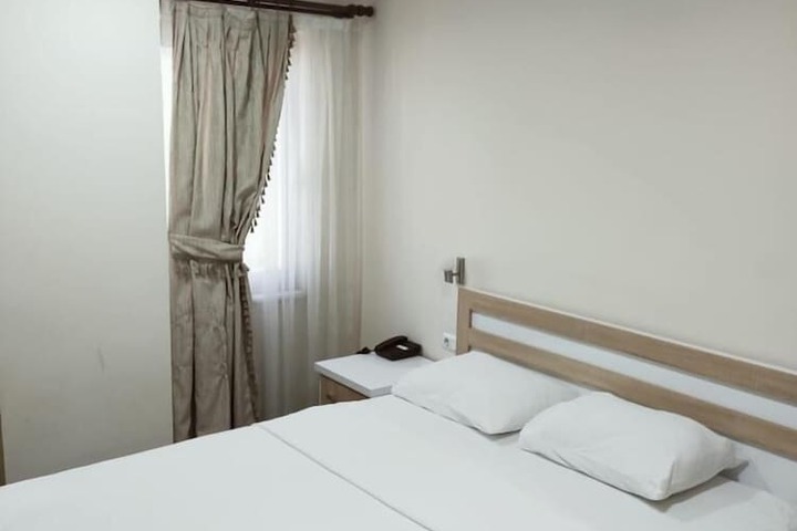 Room 9 of 27