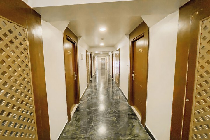 Ballroom/Hall 37 of 48