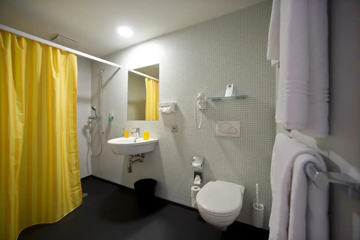 Room 5 of 11