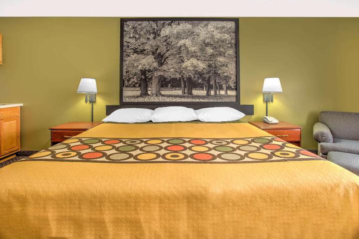 1 King Bed (2 of 8)