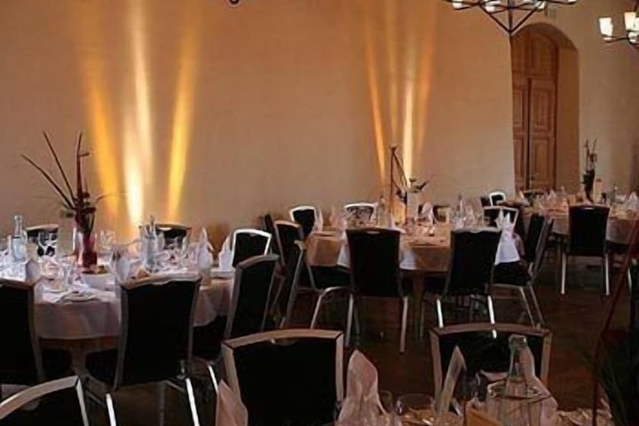 Ballroom/Hall 26 of 34