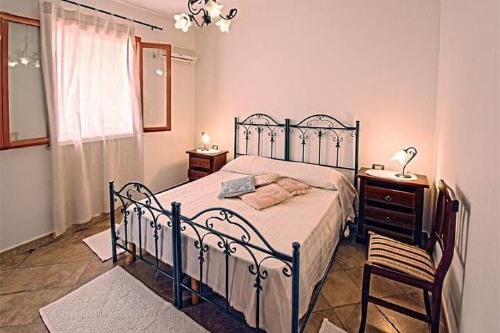 Room 4 of 24