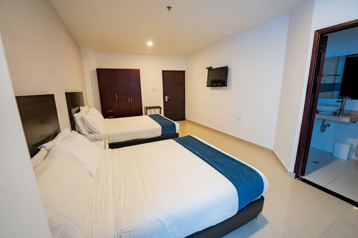 Room 10 of 32