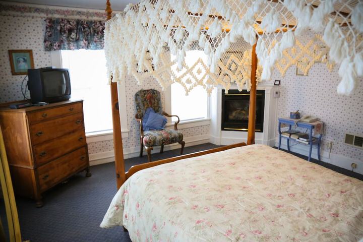 Room 62 of 165