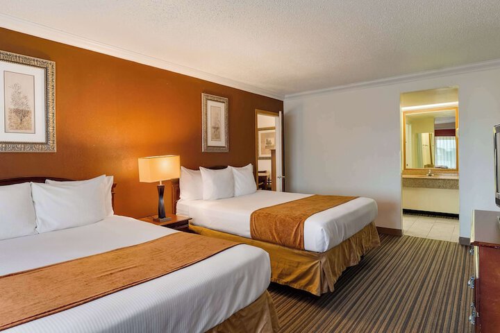 Room 9 of 21
