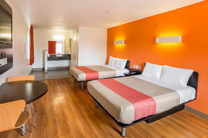 2 Double Beds (7 of 12)