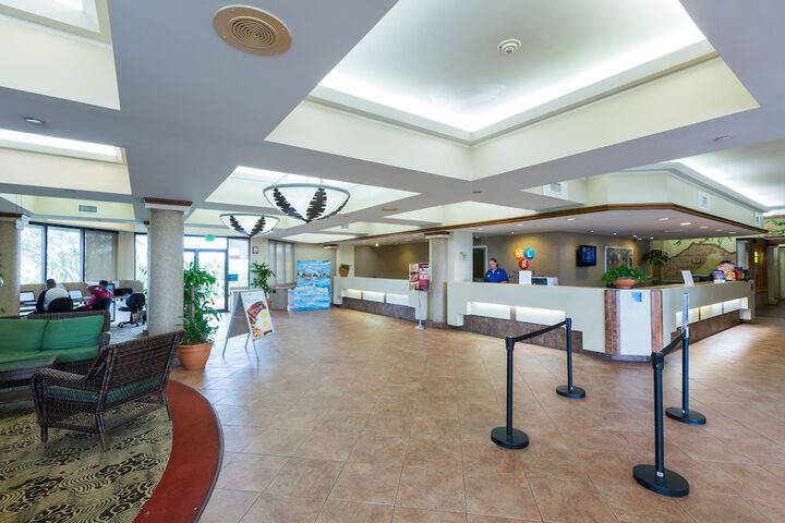 Lobby lounge