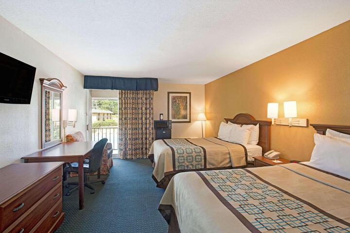 Double Accessible Queen Size Bed (3 of 6)