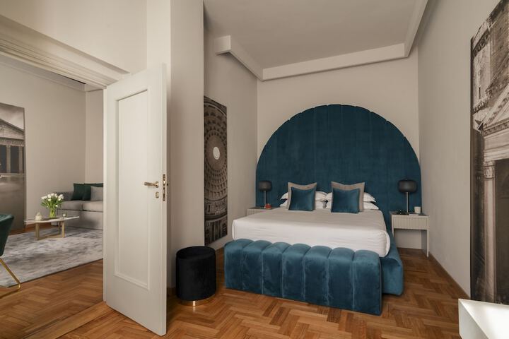 Room 42 of 111