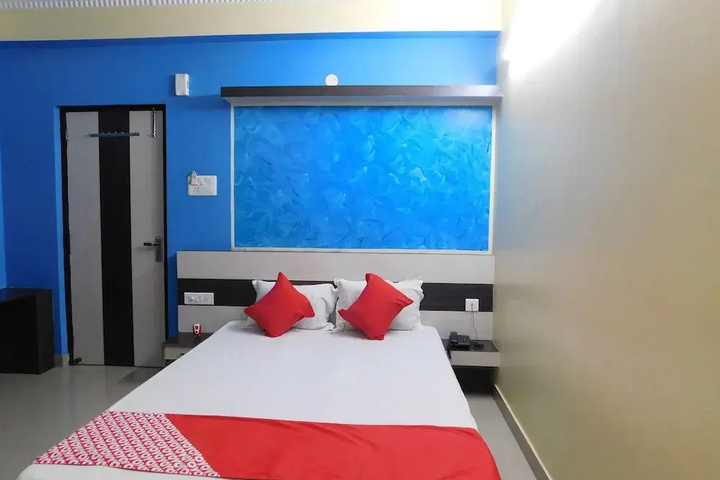 Room 5 of 13