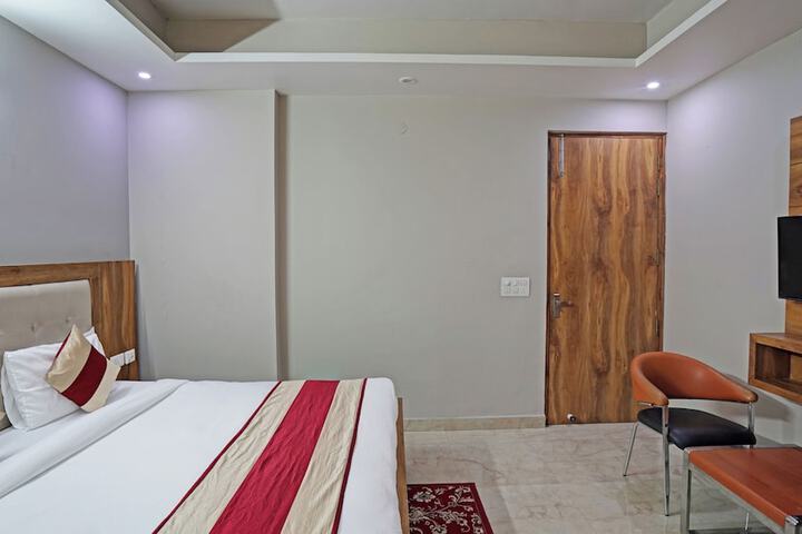 Room 13 of 30