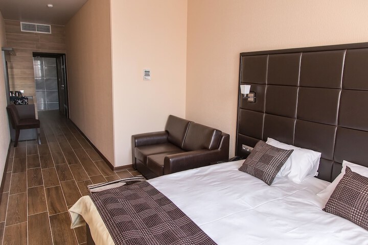 Room 12 of 32