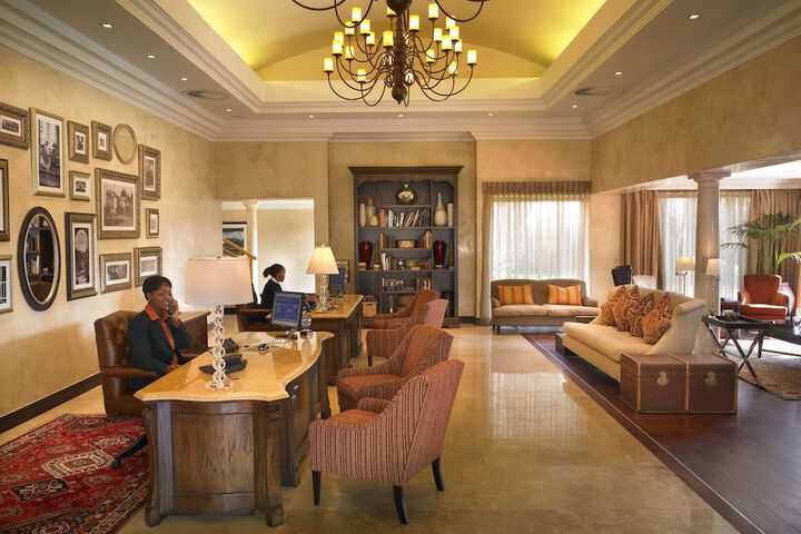 Entrance & Lobby