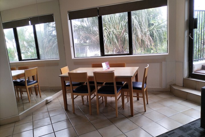 Room 42 of 60