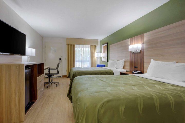 2 Double Beds (24 of 28)