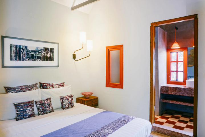 Room 2 of 43