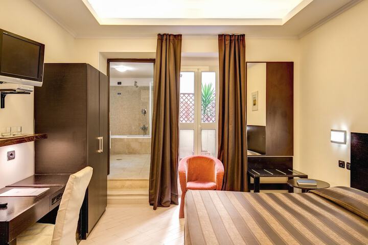 Room 36 of 76
