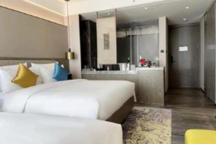 Room 16 of 16