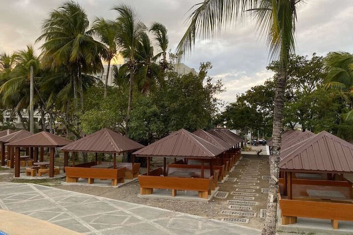 Hotel Exterior 31 of 31