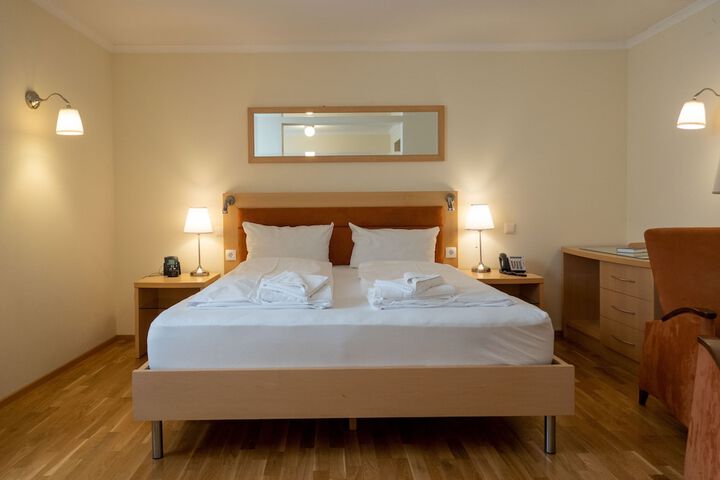 Room 11 of 26