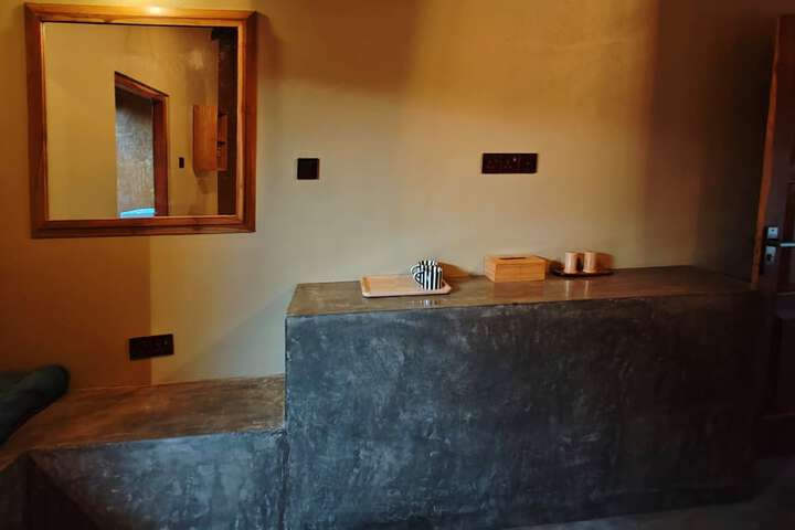 Room 4 of 63