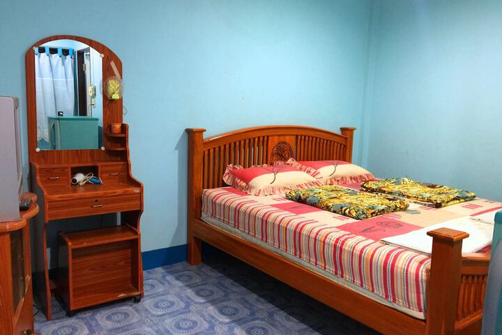 Room 4 of 25
