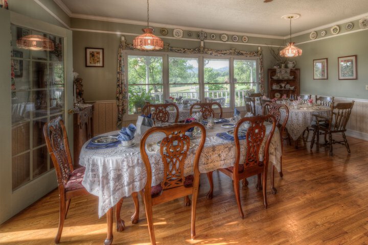 Dining 80 of 96
