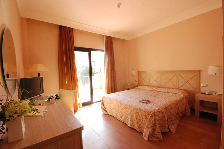 Room 3 of 32
