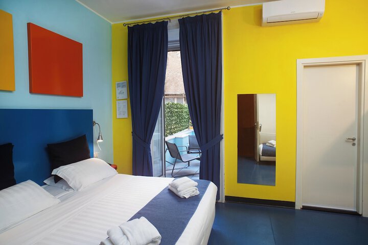 Room 70 of 144