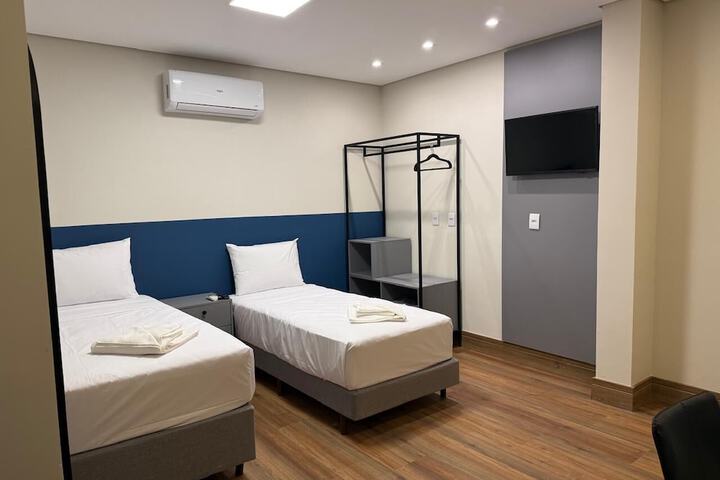 Room 9 of 26