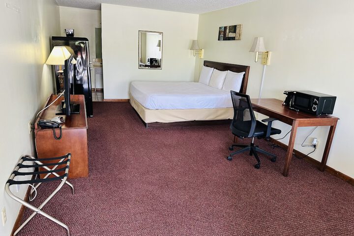 1 King Bed (10 of 11)