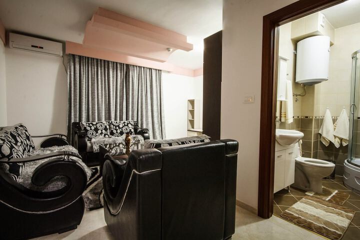 Room 18 of 32