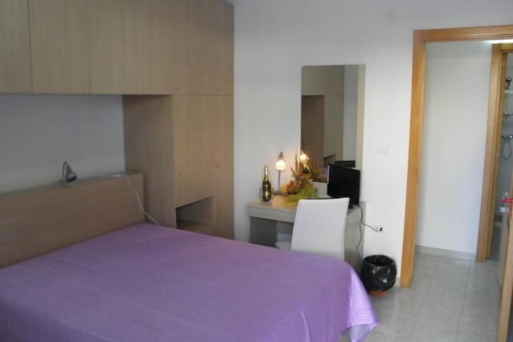 Room 3 of 64
