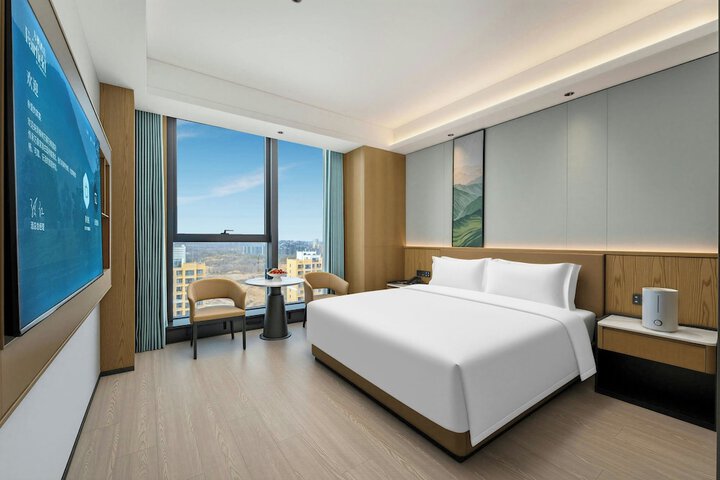 Room 5 of 17