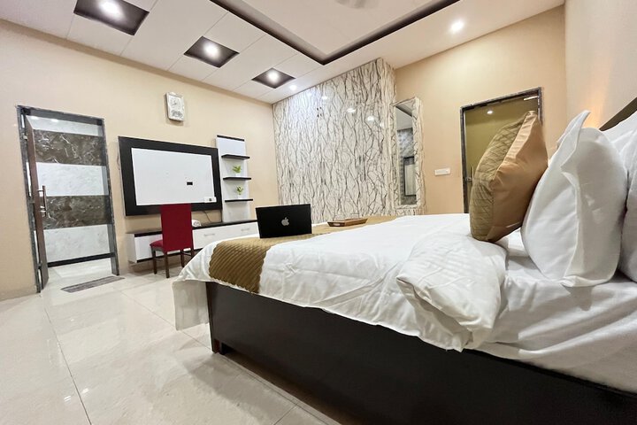 Room 14 of 37