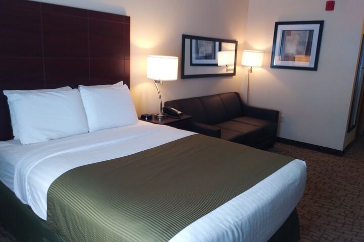 2 Queen Guest Room (2 of 16)
