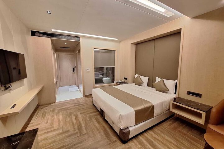 Room 8 of 27