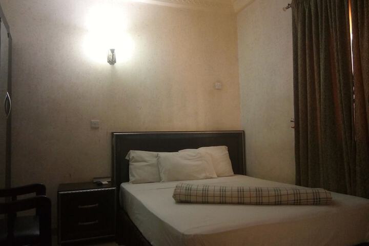 Room 13 of 24