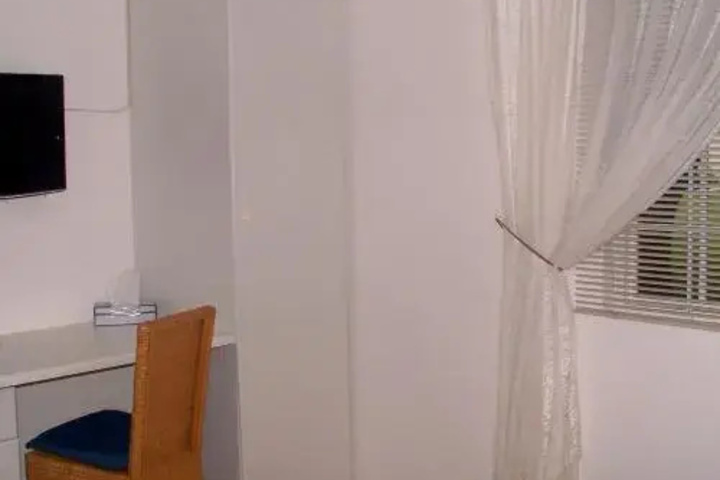 Room 10 of 11