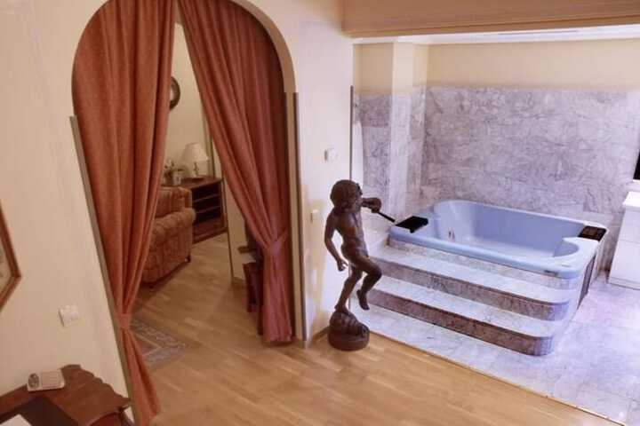 Room 12 of 22