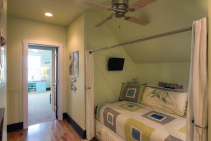 Room 14 of 23