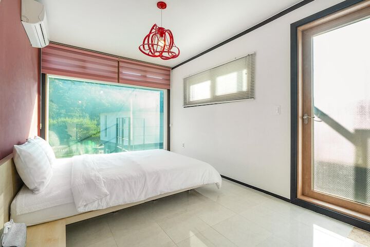 Room 7 of 78