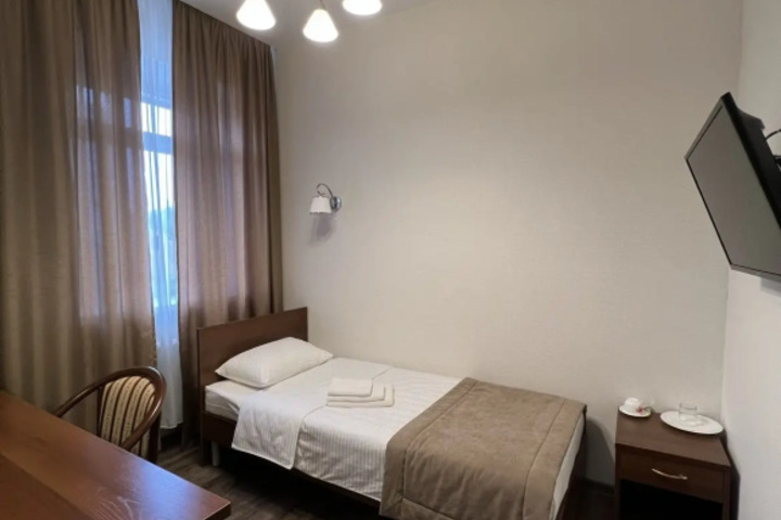 Room 5 of 12
