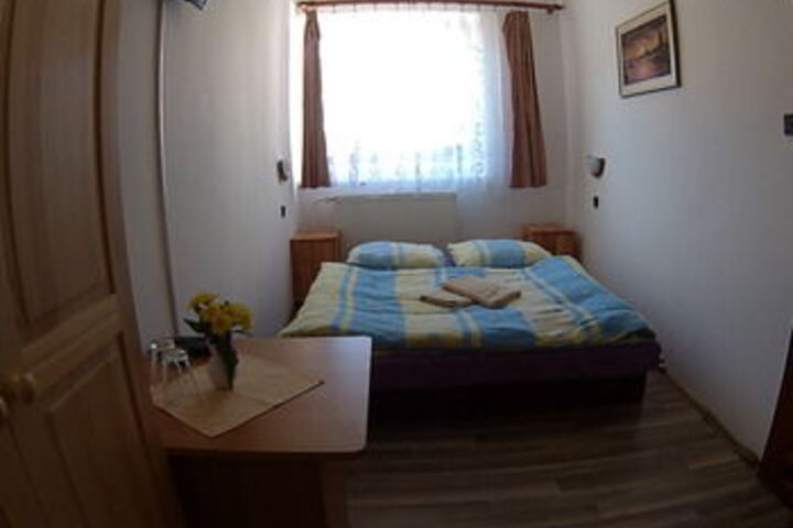 Room 28 of 69
