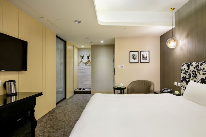 Room 5 of 43
